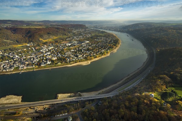 Rheinbogen bei Unkel am oberen Mittelrhein, Rheinbogen im Dunst, Bundesstraße B9 Richtung Remagen, Unkel, Landkreis Neuwied, Rhineland-Palatinate, Germany, Europe, aerial view, birds-eyes view, aerial photography, aerial photography, aerial photography, overview, bird's eye view