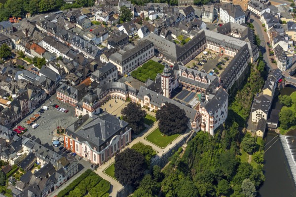 Renaissance castle Weilburg, Weilburg castle, baroque castle, old town hall and castle church with tower, river Lahn, Weilburg, district Limburg-Weilheim, Hesse, Germany, Europe, aerial view, birds-eyes view, aerial photography, aerial photography, overview, bird's eye view