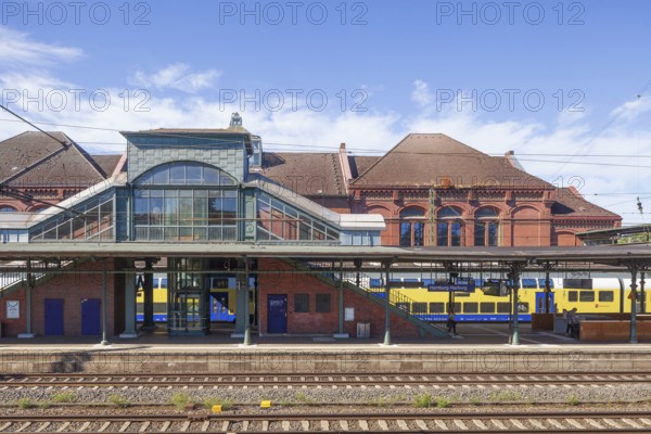 Harburg railway station with local train and platform, Harburg, Hamburg, Germany