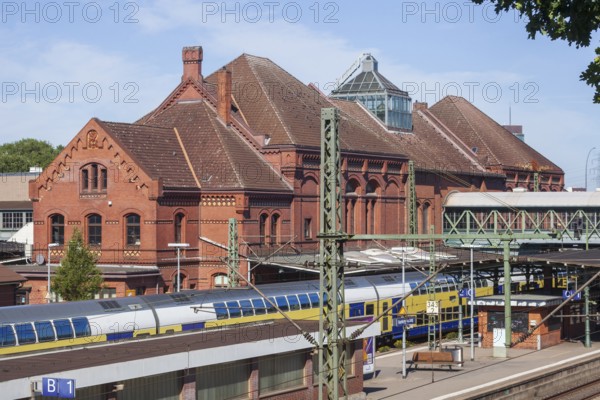 Harburg railway station with local train and platform, Harburg, Hamburg, Germany