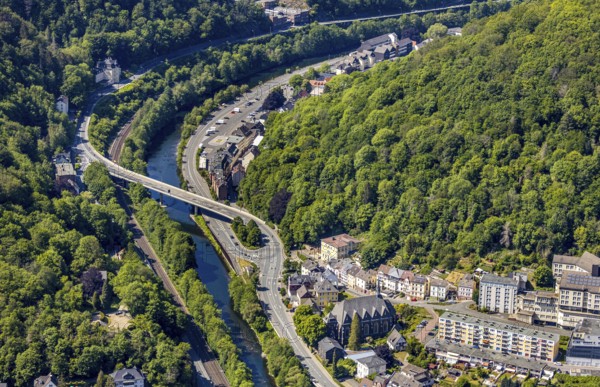 Aerial view, district Lennestein, river Lenne, Werdohler Straße, Berg Am Schwarzenstein, Altena, Sauerland, Märkischer Kreis, Lennetal, North Rhine-Westphalia, Germany, arch bridge, bridge, bridge over the Lenne, federal road B236, DE, Europe, autumn colours, cultural monument, Lenneschleife, aerial view, aerial photography, aerial photography, Steinerne Brücke, overview, bird's-eye view, forest, birds-eyes view, autumnal forest, overview