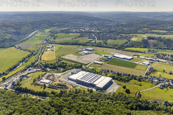 Aerial photograph, company building Trio-Leuchten GmbH, industrial estate, new development area Gut Nierhof, Voßwinkel, Arnsberg, Sauerland, North Rhine-Westphalia, Germany, DE, Europe, Füchtener Straße, Hochsauerlandkreis, aerial photograph, aerial photography, aerial photography, overview, bird's-eye view, Wiedhofstraße, birds-eyes view, overview