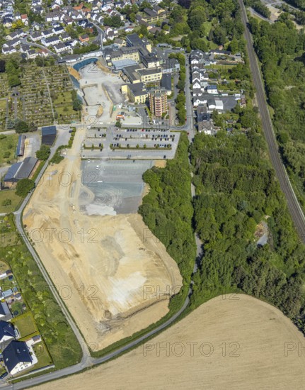 Aerial view, Hochsauerland Clinic, construction site, St. Petri Catholic Cemetery, Arnsberg, Sauerland, Hochsauerlandkreis, North Rhine-Westphalia, Germany, construction work, construction area, construction site, building plots, construction project, DE, Europe, healthcare, hospital, clinic, clinic centre, hospital, aerial view, aerial photography, aerial photography, medical facility, medical aid, emergency service, overview, bird's eye view, birds-eyes view, overview, medical care