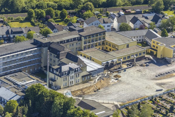 Aerial view, Klinikum Hochsauerland, construction site, Arnsberg, Sauerland, Hochsauerlandkreis, North Rhine-Westphalia, Germany, construction work, construction area, building site, building plots, construction project, DE, Europe, healthcare, hospital, clinic, clinic centre, hospital, aerial photograph, aerial photography, aerial photography, medical facility, medical aid, emergency service, overview, bird's-eye view, bird's-eye view, overview, medical care