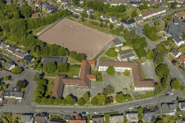 Aerial photo, Regenbogenschule, sports field, Arnsberg, Sauerland, Hochsauerlandkreis, North Rhine-Westphalia, Germany, Alter Soestweg, education, educational institution, DE, Europe, primary school, teaching institute, aerial photograph, aerial photography, aerial photography, school, overview, bird's eye view, birds-eyes view, overview