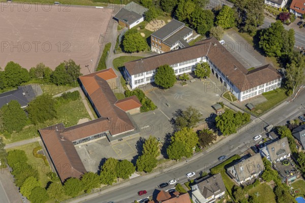 Aerial photo, Regenbogenschule, sports field, Arnsberg, Sauerland, Hochsauerlandkreis, North Rhine-Westphalia, Germany, Alter Soestweg, education, educational institution, DE, Europe, primary school, teaching institute, aerial photograph, aerial photography, aerial photography, school, overview, bird's eye view, birds-eyes view, overview