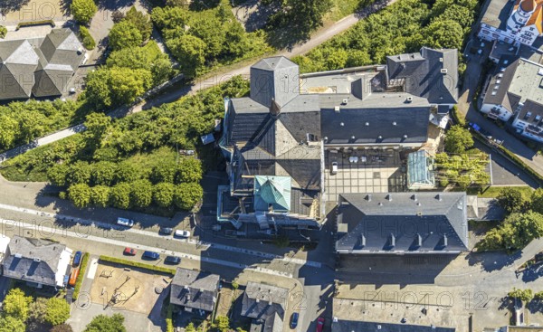 Aerial view, Propsteikirche St. Laurentius, Stadt- und Landständearchiv Arnsberg, Arnsberg, Sauerland, Hochsauerlandkreis, North Rhine-Westphalia, Germany, place of worship, archive, authority, DE, Europe, religious community, place of worship, green trees, church, parish, Klosterstraße, denomination, aerial view, aerial photography, aerial photography, overview, bird's-eye view, overview