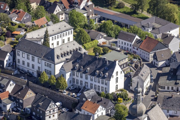 Aerial view, Deinstgebäude Rathaus Schlosstraße, Arnsberg, Sauerland, Hochsauerlandkreis, North Rhine-Westphalia, Germany, authority, district government, DE, Europe, aerial view, aerial photography, aerial photography, overview, bird's-eye view, overview