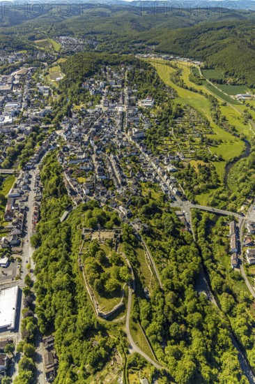 Aerial view, Arnsberg castle ruins, east tower, view of Arnsberg, Arnsberg, Sauerland, Hochsauerlandkreis, North Rhine-Westphalia, Germany, castle, castle ruins, DE, Europe, aerial view, aerial photography, aerial photography, ruins, castle, Arnsberg castle, castle complex, castle hill, sight, overview, defence system, bird's-eye view, bird's-eye view, historical, overview