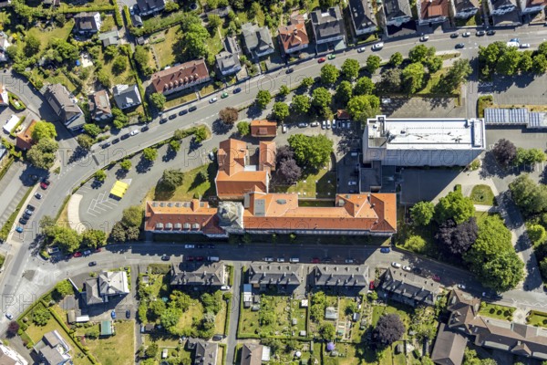 Aerial view, Arnsberg district government, town hall, Arnsberg, Sauerland, Hochsauerlandkreis, North Rhine-Westphalia, Germany, old and new building, Arnsberg forest, district, district government office, DE, monument protection, Europe, high-rise buildings, city centre, aerial view, aerial photography, aerial photography, government president, Seibertzstraße, city view, city area, city administration, tower clock, overview, administrative area, bird's-eye view, forest, forest area, birds-eyes view, overview