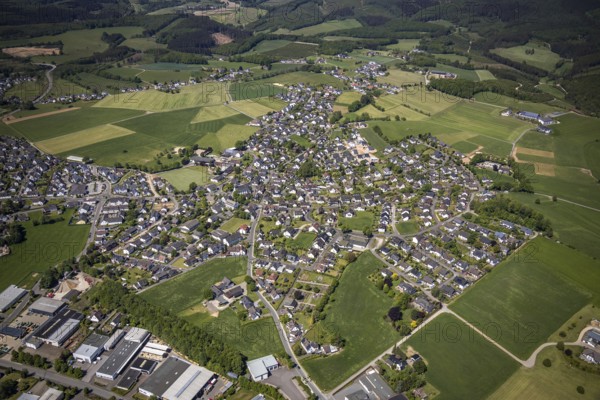 Aerial view, local view Ennest, Attendorn, Sauerland, North Rhine-Westphalia, Germany, DE, Europe, property tax, real estate, aerial view, aerial photography, aerial photography, overview, bird's-eye view, meadows and fields, housing estate, living and living, residential area, residential buildings, quality of living, housing estate, birds-eyes view, overview