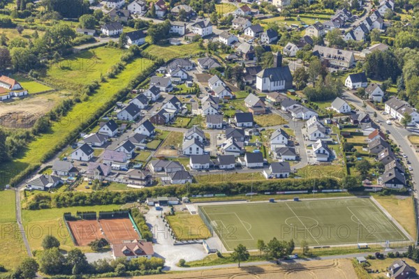Holzen district, Holzen 1947 e.V. sports club, Am Glockenturm development area, Catholic church, St. Johanneskirche Holzen, Arnsberg, Sauerland, North Rhine-Westphalia, Germany, DE, Europe, aerial view, birds-eyes view, aerial photography, aerial photography, overview, bird's eye view