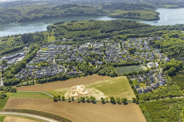 Aerial view, residential area Neu-Listernohl, Biggesee, Attendorn, Sauerland, North Rhine-Westphalia, Germany, Biggetalsperre, DE, Europe, Gilberginsel, property tax, real estate, aerial view, aerial photography, aerial photography, lake, reservoir, overview, bird's-eye view, forest area, residential area, living and living, residential area, residential buildings, quality of life, housing estate, birds-eyes view, overview