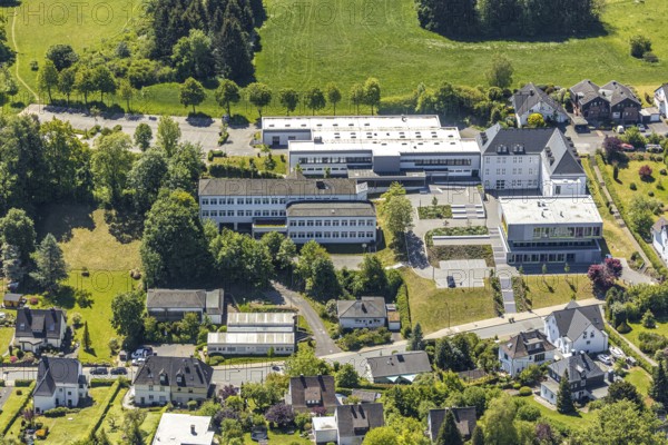 Aerial photo, Berufliche Schulen des Kreises Olpe, Hohler Weg, Attendorn, Sauerland, North Rhine-Westphalia, Germany, vocational school, education, educational institution, DE, Europe, educational institute, aerial photography, aerial photography, aerial photography, school, overview, bird's-eye view, birds-eyes view, overview