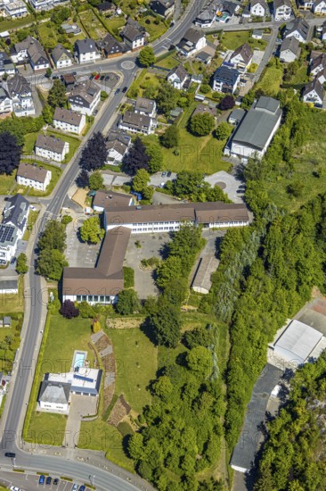 Aerial photo, Gemeinschaftsgrundschule St.-Engelbert, Attendorn, Sauerland, North Rhine-Westphalia, Germany, education, educational institution, DE, Europe, primary school, teaching institute, aerial photography, aerial photography, school, overview, bird's eye view, birds-eyes view, overview