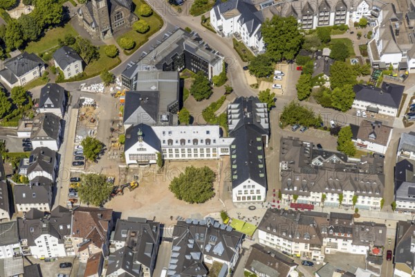Aerial view, city administration town hall Attendorn, savings bank, building site, Attendorn, Sauerland, North Rhine-Westphalia, Germany, authority, DE, Europe, Kölner Straße, aerial view, aerial photography, aerial photography, town hall, overview, bird's-eye view, overview