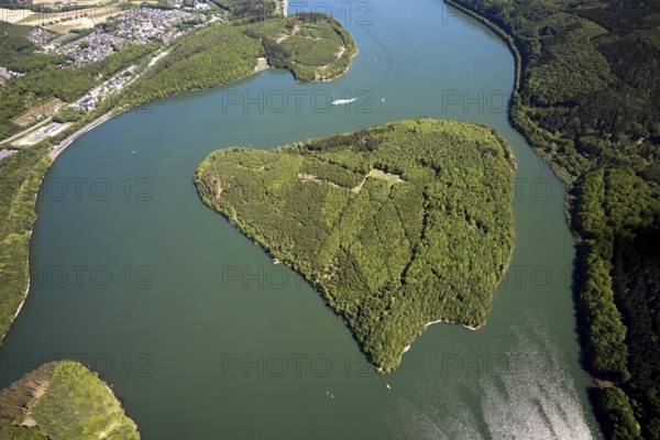 Aerial view, Gilberginsel, Biggesee, excursion boat on the Biggetalsperre, Attendorn, Sauerland, North Rhine-Westphalia, Germany, excursions, excursion boat, Biggetalsperre, DE, Europe, distant view, shapes and colours, leisure, island, aerial view, aerial photography, aerial photography, passenger boat Biggesee, lake, sailing boats, dam, overview, bird's-eye view, forest area, birds-eyes view, overview
