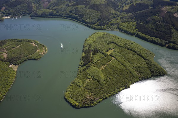 Aerial view, Gilberginsel, Biggesee, excursion boat on the Biggetalsperre, Attendorn, Sauerland, North Rhine-Westphalia, Germany, excursions, excursion boat, Biggetalsperre, DE, Europe, distant view, shapes and colours, leisure, island, aerial view, aerial photography, aerial photography, passenger boat Biggesee, lake, sailing boats, dam, overview, bird's-eye view, forest area, birds-eyes view, overview