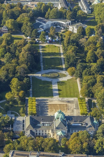 Aerial view, State Spa Bad Oeynhausen, GOP Varieté Theatre Kaiserpalais, Fountain in the spa gardens, Water fountain field on the Kurhausplatz, Wandelhalle, Bad Oeynhausen, East Westphalia-Lippe, North Rhine-Westphalia, Germany, DE, Europe, Fountain, In the spa gardens, culture, art, spa gardens, aerial photography, aerial photography, OLWBUCH, OWL, OWL-Buch, Ostwestfalen, theatre, overview, events, event location, bird's-eye view, birds-eyes view, cultural use, overview