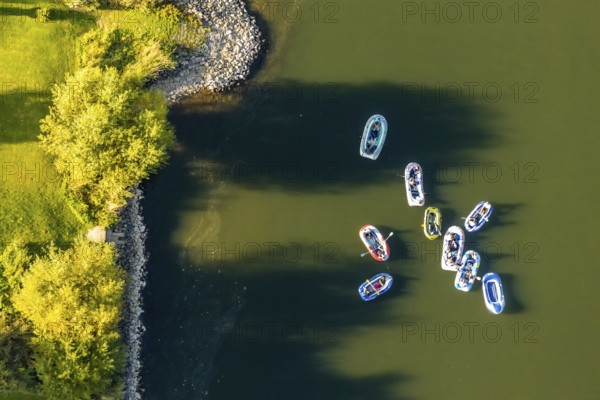 Aerial photo, inflatable boats on the Weser, Rehme, Bad Oeynhausen, Ostwestfalen-Lippe, North Rhine-Westphalia, Germany, boats, DE, Europe, shapes and colours, leisure, leisure activities, leisure enjoyment, aerial photography, aerial photography, aerial photography, OLWBUCH, OWL, OWL book, East Westphalia, overview, bird's-eye view, birds-eyes view, overview, paddling