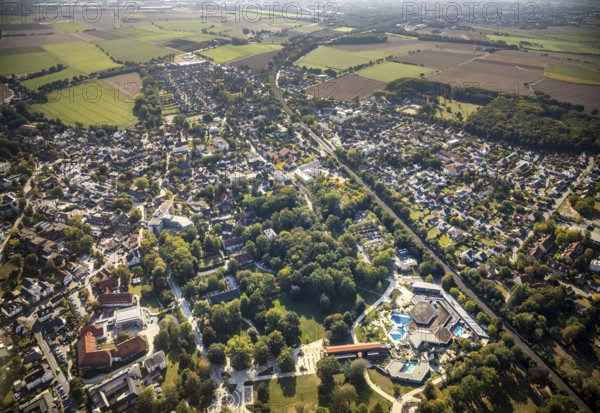 Aerial view, local view, Börde Therme Bad Sassendorf, graduation house, park, Sassendorf, Bad Sassendorf, district Soest, North Rhine-Westphalia, Germany, bathing establishment, bathing resort, DE, Europe, distant view, outdoor swimming pool, leisure, garden road, green areas, district Soest-Buch, district Soest-Buch, spa gardens, aerial view, aerial photography, aerial photography, swimming pool, swimming pool, thermal bath, overview, bird's eye view, birds-eyes view, overview