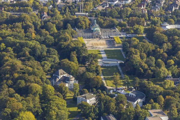Aerial view, State Spa Bad Oeynhausen, GOP Varieté Theatre Kaiserpalais, fountain in the spa gardens, water fountain field on the Kurhausplatz, Wandelhalle, theatre in the spa gardens, Bad Oeynhausen, East Westphalia-Lippe, North Rhine-Westphalia, Germany, DE, Europe, fountain, In the spa gardens, culture, art, spa gardens, aerial photography, aerial photography, OLWBUCH, OWL, OWL-Buch, East Westphalia, drama, theatre, overview, events, event location, bird's-eye view, birds-eyes view, cultural use, overview