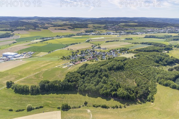 Aerial view, local view district Höveringhausen, Balve, Sauerland, North Rhine-Westphalia, Germany, DE, Europe, distant view, property tax, real estate, aerial view, aerial photography, aerial photography, overview, bird's-eye view, meadows and fields, housing estate, housing and living, residential area, residential buildings, housing quality, housing estate, birds-eyes view, overview