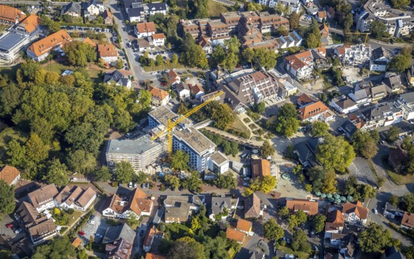 Aerial view, construction site Hellweg Klinik Haus Rosenau, diagnosis and therapy centre Kurmittelhaus, construction site new building Badestraße, Sassendorf, Bad Sassendorf, Soest district, North Rhine-Westphalia, Germany, Bismarckstraße, DE, Europe, health care, hospital, Clinic, Clinical centre, Hospital, Kreis-Soest-Buch, KreisSoestBuch, Aerial view, Aerial photography, Aerial photography, Medical facility, Medical assistance, Emergency service, Rehabilitation clinic, Overview, Bird's-eye view, overview, Medical care