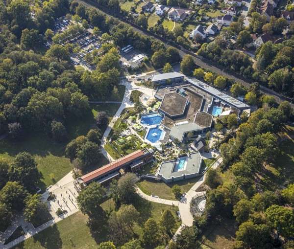 Aerial view, Börde Therme Bad Sassendorf, graduation house, Sassendorf, Bad Sassendorf, district Soest, North Rhine-Westphalia, Germany, bathing establishment, bathing resort, DE, Europe, outdoor pool, leisure, garden street, green areas, district Soest-Buch, district Soest-Buch, spa park, aerial view, aerial photography, aerial photography, swimming pool, swimming pool, thermal bath, overview, bird's-eye view, overview