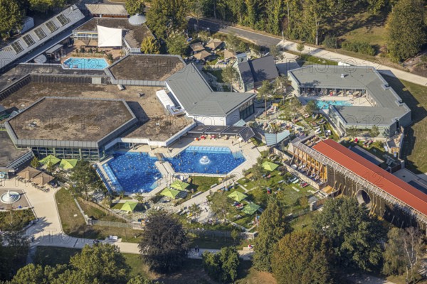 Aerial view, Börde Therme Bad Sassendorf, graduation house, Sassendorf, Bad Sassendorf, district Soest, North Rhine-Westphalia, Germany, bathing establishment, bathing resort, DE, Europe, outdoor pool, leisure, garden street, green areas, district Soest-Buch, district Soest-Buch, spa park, aerial view, aerial photography, aerial photography, swimming pool, swimming pool, thermal bath, overview, bird's-eye view, overview