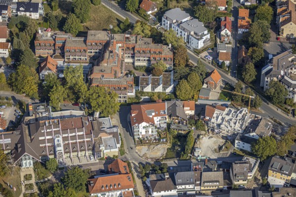 Aerial view, Hellweg Klinik Haus Rosenau, diagnosis and therapy centre Kurmittelhaus, construction site new building Badestraße, Sassendorf, Bad Sassendorf, district of Soest, North Rhine-Westphalia, Germany, construction work, building, construction area, building site, building plots, construction project, construction site, Bismarckstraße, DE, Europe, healthcare, hospital, clinic, clinic centre, hospital, Kreis-Soest-Buch, KreisSoestBuch, aerial view, aerial photography, aerial photography, medical facility, medical aid, new building, emergency service, rehabilitation clinic, overview, bird's-eye view, overview, medical care