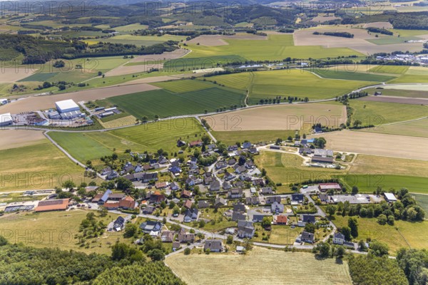 Aerial view, local view district Höveringhausen, Balve, Sauerland, North Rhine-Westphalia, Germany, DE, Europe, property tax, real estate, aerial view, aerial photography, aerial photography, overview, bird's eye view, meadows and fields, housing estate, living and living, residential area, residential buildings, quality of living, housing estate, birds-eyes view, overview