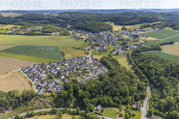 Aerial view, local view Volkringhausen, Dompeweg, Balve, Sauerland, North Rhine-Westphalia, Germany, federal road 229, DE, Europe, property tax, hilly landscape, real estate, aerial view, aerial photography, aerial photography, Mendener Straße, overview, bird's-eye view, forest area, meadows and fields, residential area, living and living, residential area, residential buildings, residential quality, housing estate, birds-eyes view, overview