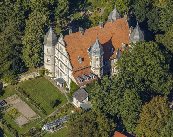 Aerial view, Barntrup Castle with corner towers, Barntrup, East Westphalia-Lippe, North Rhine-Westphalia, Germany, castle, DE, corner towers, Europe, Kerßenbrock Castle, aerial view, aerial photography, aerial photography, OLWBUCH, OWL, OWL-Buch, Obere Straße, East Westphalia, park, park complex, private property, castle, castle complex, castle park, tower, overview, bird's eye view, Weser Renaissance, birds-eyes view, overview