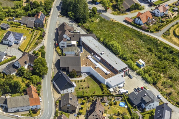 Aerial view, Goldbäckerei Grote GmbH, Sunderner Straße, Balve, Sauerland, North Rhine-Westphalia, Germany, DE, Europe, commercial enterprises, commercial area, commercial location, commercial use, Grote bakery, aerial photograph, aerial photography, aerial photography, overview, bird's-eye view, birds-eyes view, overview, Langenholthausen