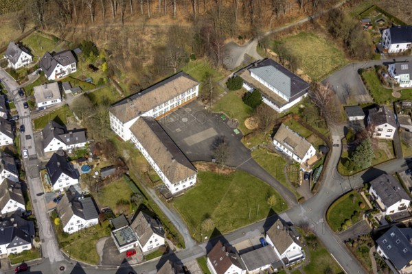 Aerial view, Anne-Frank-Schule Ostwig, gymnasium Ostwig, Bestwig, North Rhine-Westphalia, Germany, education, educational institution, DE, Europe, half-timbered houses, special school, property tax, real estate, educational institute, aerial photograph, aerial photography, aerial photography, Mallinckrodtstraße, school, overview, bird's eye view, residential complex, living and living, residential area, residential buildings, housing estate, birds-eyes view, overview