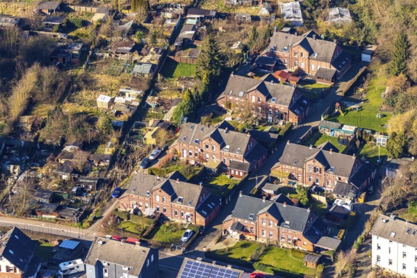 Aerial view, housing estate Am Ruhrort, terraced houses, workers' housing estate, colliery houses with front gardens, Dahlhausen, Bochum, Ruhr area, North Rhine-Westphalia, Germany, DE, monument protection, Europe, property tax, real estate, aerial view, aerial photography, aerial photography, overview, bird's-eye view, housing estate, living and living, residential area, residential buildings, quality of life, residential neighbourhood, housing estate, birds-eyes view, overview