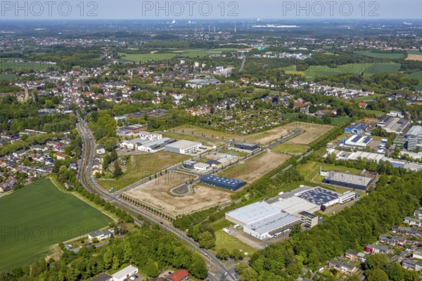 Aerial view, construction site, new industrial estate An der Salzstraße, district Hiltrop, Bochum, Ruhr area, North Rhine-Westphalia, Germany, railway tracks, BÄKO WEST eG, EnergieEffizienzZentrum Bochum, commercial area, commercial use, industrial area, industrial site, allotment garden site, allotment garden association, allotment garden association Friedlicher Nachbar Bochum-Gerthe, Lothringer Allee, aerial view, aerial photography, PATTBERG Maschinenbauteile GmbH, bird's eye view, birds-eyes view, overview, overview