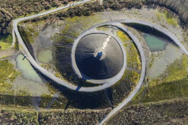 Aerial photograph, Rheinelbe slagheap, Ückendorf, Gelsenkirchen, Ruhr area, North Rhine-Westphalia, Germany, mining, slagheap, DE, Europe, slagheap, landmark, landscape forms, landscape park, Leithestrasse, aerial photograph, aerial photography, aerial photography, industrial heritage route, pointed cone, table mountain, overview, bird's-eye view, former Rheinelbe colliery, overview