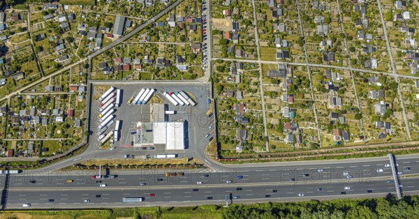 Aerial view, Shell petrol station, Vietingstraße, truck parking, motorway A40, allotment garden site Centrum Morgensonne, KGV am Dückerweg, Bochum-Wattenscheid, Ruhr area, North Rhine-Westphalia, Germany, DE, Europe, shapes and colours, community garden, freight transport, freight traffic, KGV, allotment garden, allotment garden site, allotment garden association, allotment gardener association, aerial view, aerial photography, aerial photography, car parks, passenger traffic, allotment garden, road traffic, petrol station, overview, traffic volume, bird's-eye view, overview, nature and road traffic, traffic infrastructure, Ruhr expressway