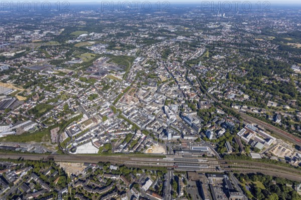 Aerial view, overview Bochum city centre from south to north with central station, south inner city, Bochum, Ruhr area, North Rhine-Westphalia, Germany, DE, Europe, birds-eyes view, aerial view, aerial photography, aerial photography, overview, bird's eye view, urban planning, reconstruction measures, construction site, overplanning
