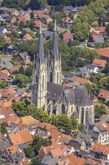 Aerial view, Dom St. Ludgerus Billerbeck, Billerbeck, Münsterland, North Rhine-Westphalia, Germany, place of worship, DE, cathedral, cathedral alley, Europe, religious community, property tax, hall church, holy place, real estate, Catholic pilgrimage church, cathedral, church, parish, denomination, aerial photograph, aerial photography, aerial photography, local view, town centre, Propsteikirche St. Ludgerus, transept, religion, religious site, townscape, city centre, overview, bird's-eye view, landmark, residential area, residential area, residential buildings, residential quality, housing estate, birds-eyes view, historical, overview