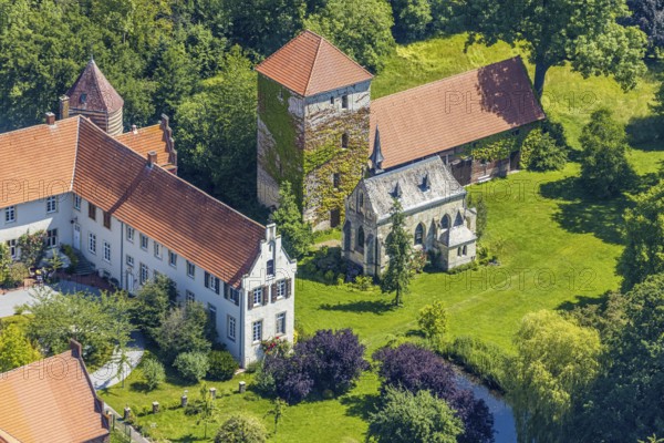 Aerial photograph, Haus Hameren, former moated castle, Billerbeck, Münsterland, North Rhine-Westphalia, Germany, Alstätte, monument, castle, castle complex, DE, monument protection, Europe, manor house, manor building, courtyard complex, aerial photograph, aerial photography, aerial photography, castle, castle complex, overview, defence system, bird's eye view, birds-eyes view, overview