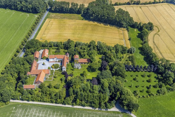 Aerial photograph, Haus Hameren, former moated castle, Billerbeck, Münsterland, North Rhine-Westphalia, Germany, Alstätte, monument, castle, castle complex, DE, monument protection, Europe, manor house, manor building, courtyard complex, aerial photograph, aerial photography, aerial photography, castle, castle complex, overview, defence system, bird's eye view, birds-eyes view, overview