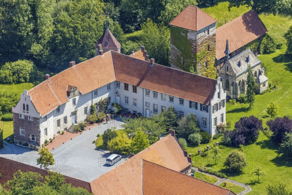 Aerial photograph, Haus Hameren, former moated castle, Billerbeck, Münsterland, North Rhine-Westphalia, Germany, Alstätte, monument, castle, castle complex, DE, monument protection, Europe, manor house, manor building, courtyard complex, aerial photograph, aerial photography, aerial photography, castle, castle complex, overview, defence system, bird's eye view, birds-eyes view, overview