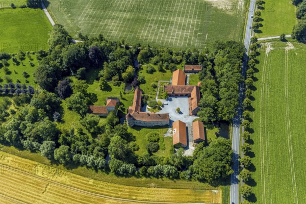 Aerial photograph, Haus Hameren, former moated castle, Billerbeck, Münsterland, North Rhine-Westphalia, Germany, Alstätte, monument, castle, castle complex, DE, monument protection, Europe, manor house, manor building, courtyard complex, aerial photograph, aerial photography, aerial photography, castle, castle complex, overview, defence system, bird's eye view, birds-eyes view, overview
