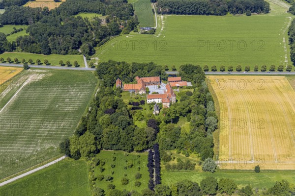 Aerial photograph, Haus Hameren, former moated castle, Billerbeck, Münsterland, North Rhine-Westphalia, Germany, Alstätte, monument, castle, castle complex, DE, monument protection, Europe, manor house, manor building, courtyard complex, aerial photograph, aerial photography, aerial photography, castle, castle complex, overview, defence system, bird's eye view, birds-eyes view, overview