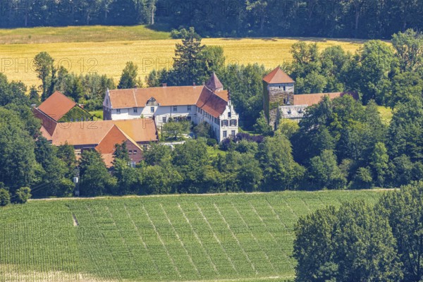 Aerial photograph, Haus Hameren, former moated castle, Billerbeck, Münsterland, North Rhine-Westphalia, Germany, Alstätte, monument, castle, castle complex, DE, monument protection, Europe, manor house, manor building, courtyard complex, aerial photograph, aerial photography, aerial photography, castle, castle complex, overview, defence system, bird's eye view, birds-eyes view, overview