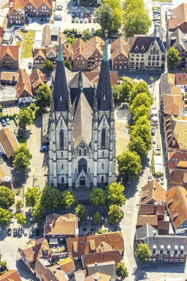 Aerial view, Dom St. Ludgerus Billerbeck, Billerbeck, Münsterland, North Rhine-Westphalia, Germany, place of worship, DE, cathedral, cathedral alley, Europe, religious community, property tax, hall church, holy place, real estate, Catholic pilgrimage church, cathedral, church, parish, denomination, aerial photograph, aerial photography, aerial photography, local view, town centre, Propsteikirche St. Ludgerus, transept, religion, religious site, townscape, city centre, overview, bird's-eye view, landmark, residential area, residential area, residential buildings, residential quality, housing estate, birds-eyes view, historical, overview
