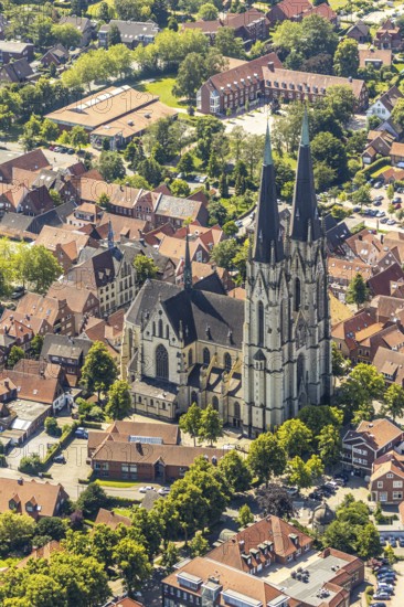Aerial view, Dom St. Ludgerus Billerbeck, Billerbeck, Münsterland, North Rhine-Westphalia, Germany, place of worship, education, educational institution, DE, cathedral, Domgasse, Europe, religious community, primary school, property tax, hall church, holy place, real estate, Kath. Ludgeri-Grundschule, Kath. pilgrimage church, cathedral, church, parish, denomination, educational institute, aerial view, aerial photography, aerial photography, town view, town centre, provost church St. Ludgerus, transept, religion, religious site, school, townscape, city centre, overview, bird's-eye view, landmark, residential area, living and life, residential area, residential buildings, residential quality, housing estate, birds-eyes view, historical, overview